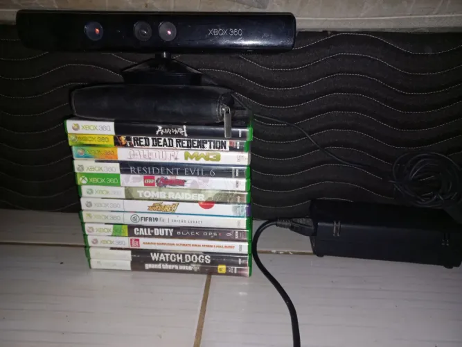 Kinect e fonte para xbox 360 e uma coleção de jogos!