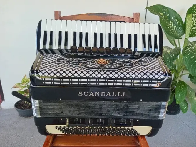 Acordeon/sanfona scandalli super IV