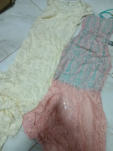 Vendo saldão roupas femininas . Vestidos e outros , maioria de renda .