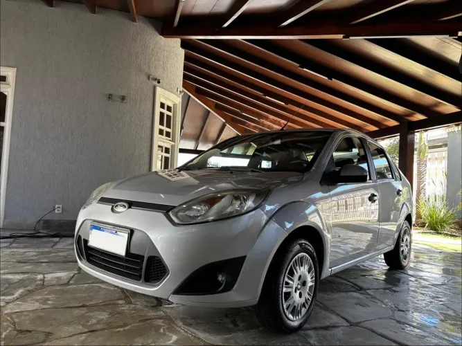 Ford Fiesta Sedan SE 1.6 8V Flex 4P 2014