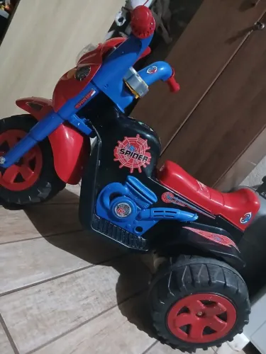 Moto elétrica infantil