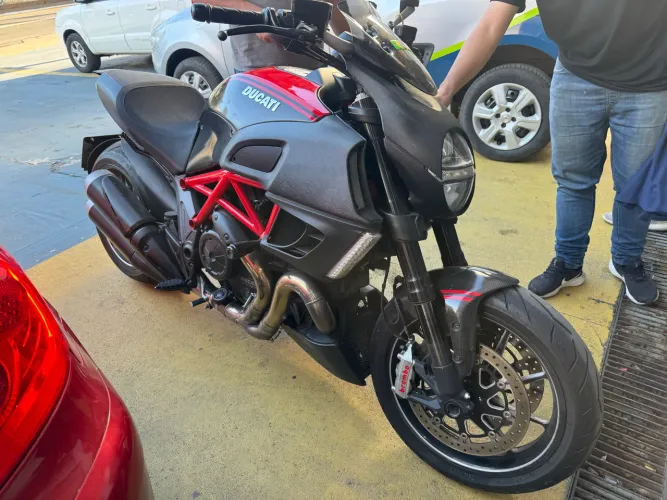 Ducati Diavel Abs 1.200 2014 *** Abaixo da tabela !!!!! Otima Conservacao !!!!