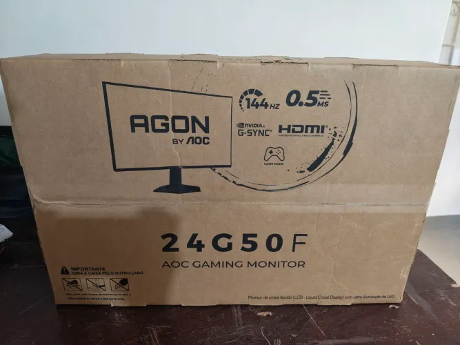 1 monitor Aoc 24 polegadas AOC, 2 Mouses ATACK SHARK x11, 1 mouse m900 pro