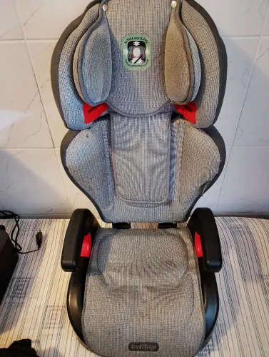 Cadeira pra criança.