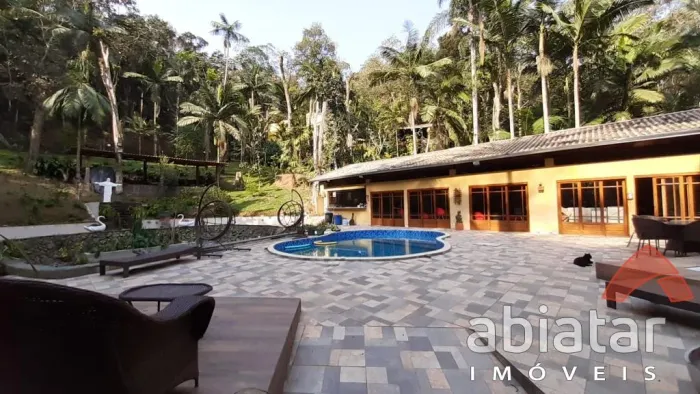 Casa Térrea com piscina e lago de agua natural a venda Condomínio Jardim Iolanda, Taboão d