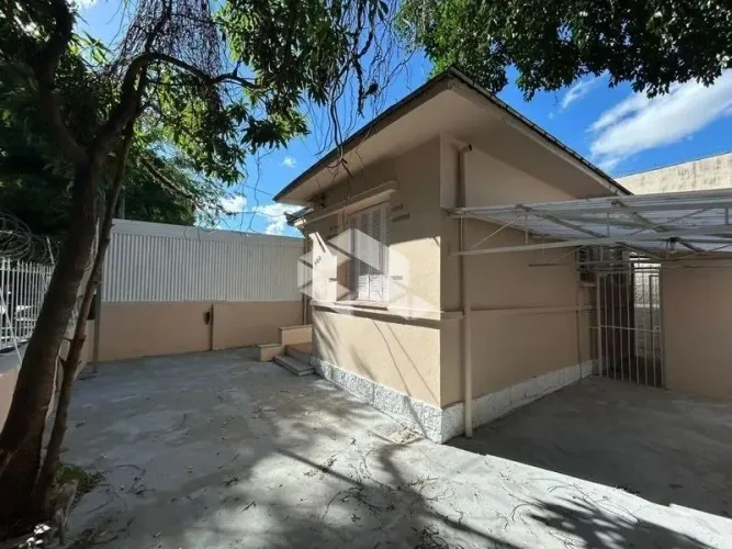 Casa Residencial com 3 quartos, 2 vagas no Bairro São Geraldo Porto Alegre RS
