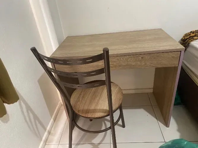 Mesa estudos com cadeira