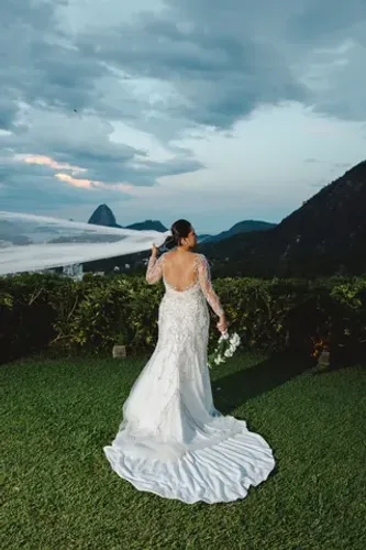 Vestido renda francesa Carol Hungria