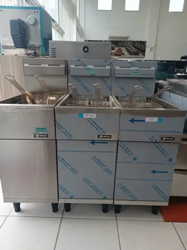 Fritadeiras industriais Macom * cesar