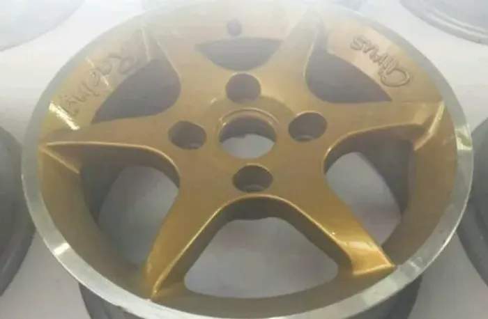 Roda aro 14 Girus estrela dourada com borda diamantada 4x100