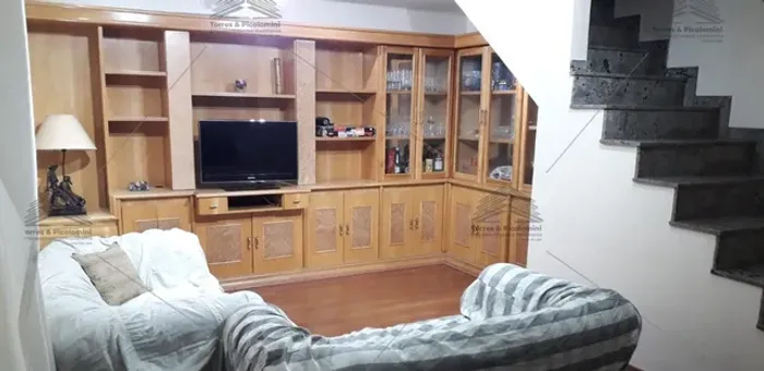 Casa a venda na Vila Carrão 3 dormitórios (1 suíte), 2 vagas, churrasqueira, forno de pizz