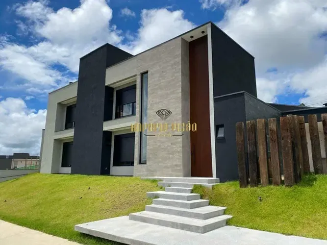 Casa de Alto Padrão à Venda com 4 Suítes, sendo 1 Master, Espaço gourmet e Piscina com bor
