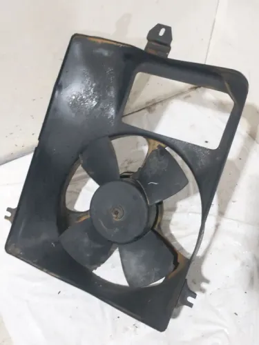 Defletor ventoinha  VW/saveiro 85 quadrada 