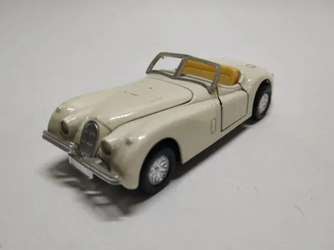 Miniatura Jaguar Xk 120 Sunnyside 1/39 Bege