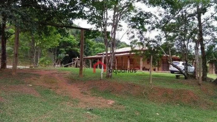 Sítio com 3 dormitórios à venda, 40000 m² - Rio de Peixe - São José dos Campos/SP