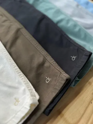 BERMUDA SARJA CALVIN KLEIN  JEANS