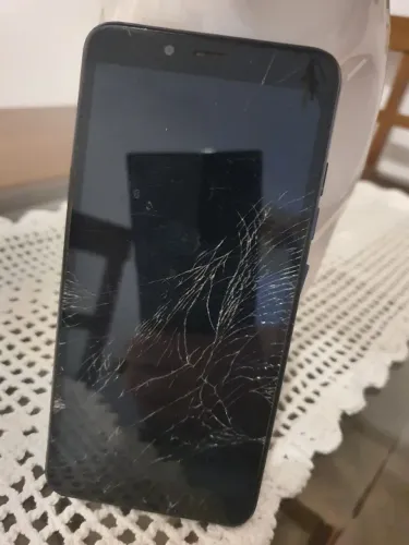 Vendo celular KGk8+ funcionando normalmente,bateria em ótimo estado!Tela quebrada.