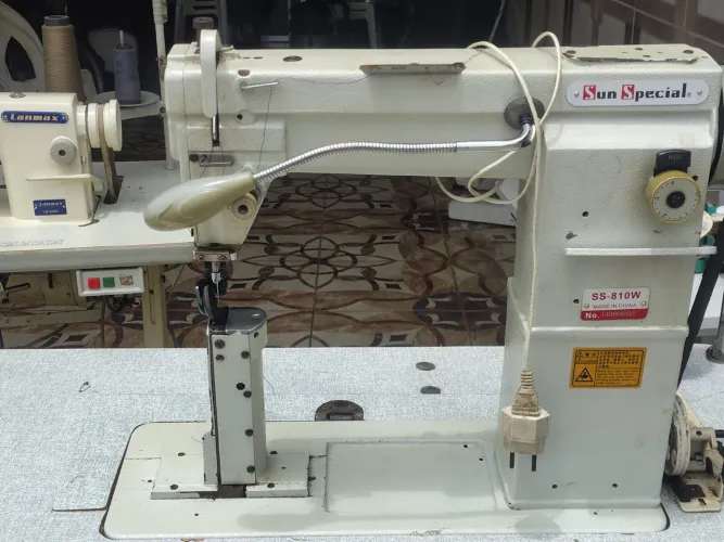 Várias máquinas de costura num preço aqui excessivo