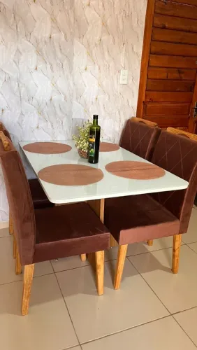 Mesa de Luxo - 4 cadeiras de madeira 