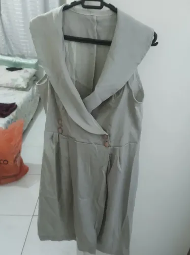 Vestido Social Elegante com Gola Drapeada