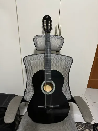 Vendo violão semi novo com capa inclusa