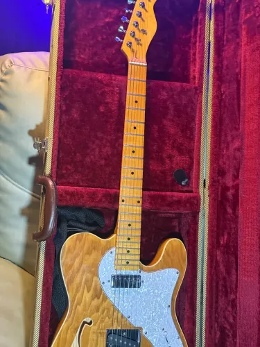 Guitarra Telecaster com Case de luxo