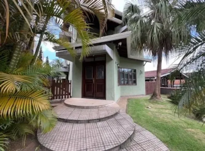 Vendo casa assobradada no condomínio Morada da Praia em Boraceia, Bertioga.