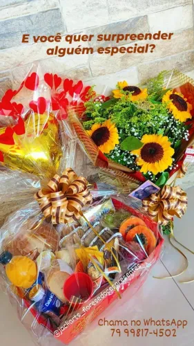 Cesta de café da manhã e de chocolate, buquê de rosas, girassol, presentes em Aracaju