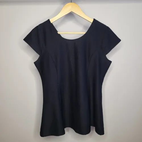 Blusa feminina preta manga curta - Tamanho G