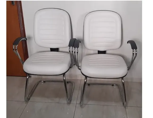 Cadeiras Diretor Fixas - Branca - Seminovas - Não Entrego - 400,00 CADA.