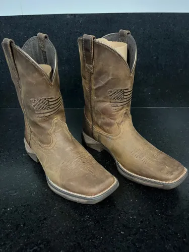 Bota Ariat infantil de Couro original marrom.