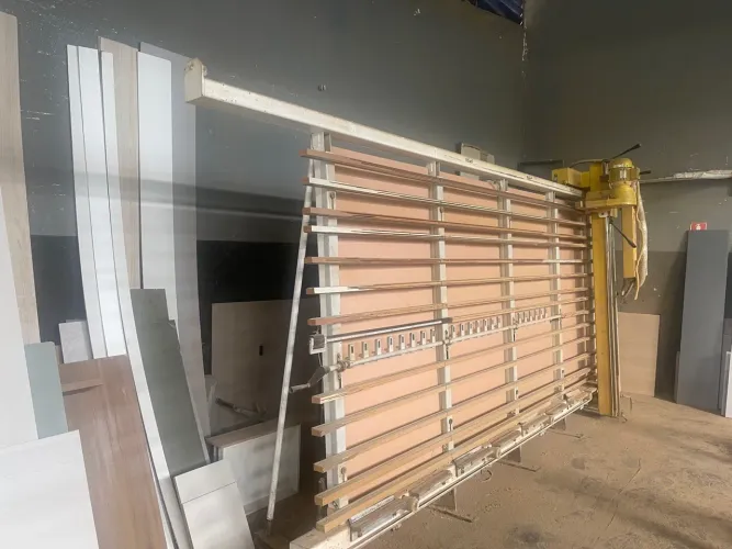 Máquina MDF Seccionadora Vertical Compacta VE3000