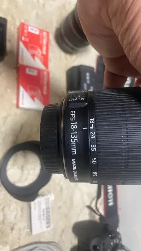 Canon T5i + Acessórios diversos