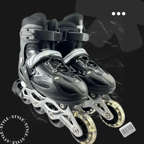 patins inline semi-profissional Ajustável com 4 rodas  q brilha