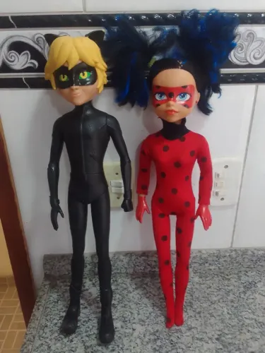 Bonecos Cat Noir e Ladybug - 55cm.