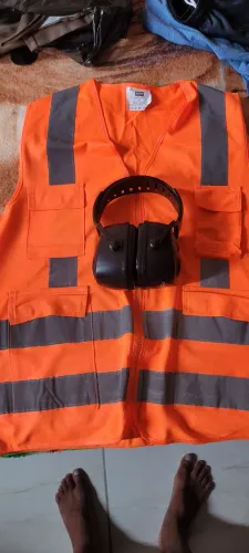 Colete Refletivo e Protetor Auricular