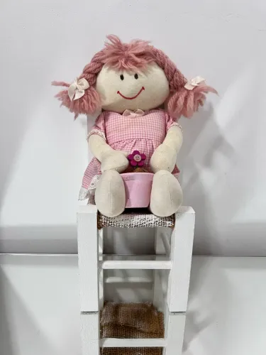 Boneca de pano para decoração 