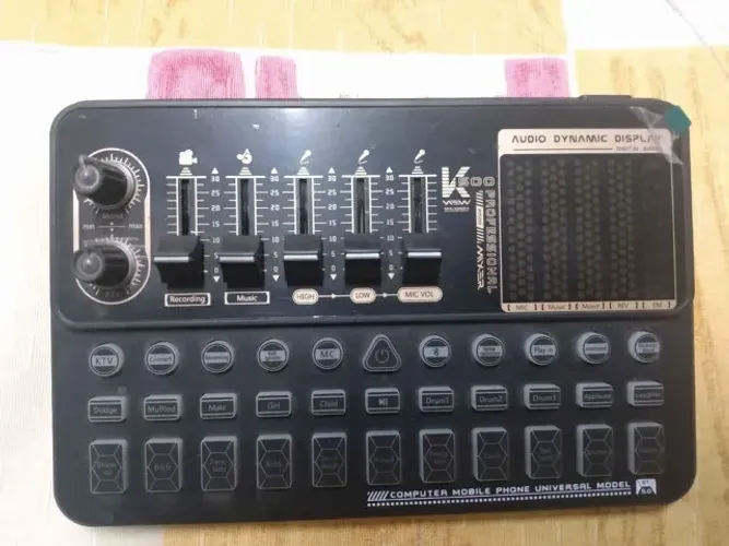 Mesa de som e Mixer, com efeitos especiais - seminova