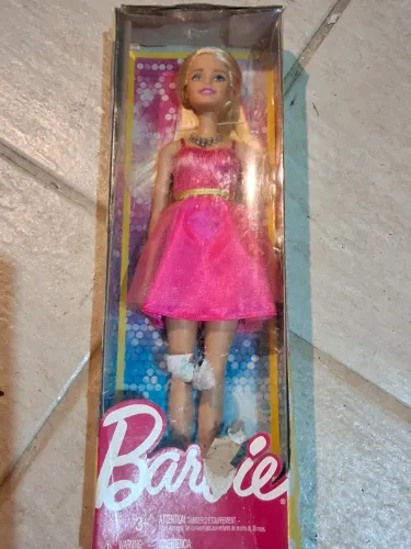 Barbie Fashion Glitter loira vestido rosa