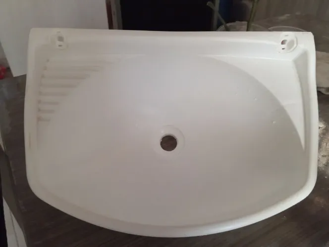 Pia pequena em PVC para banheiro 