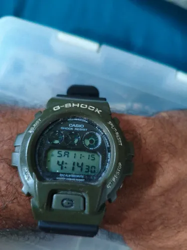 Relógio Casio verde militar 
