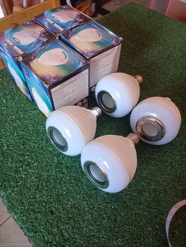 Lote: 04 Lâmpada de led de música ( sem controle).