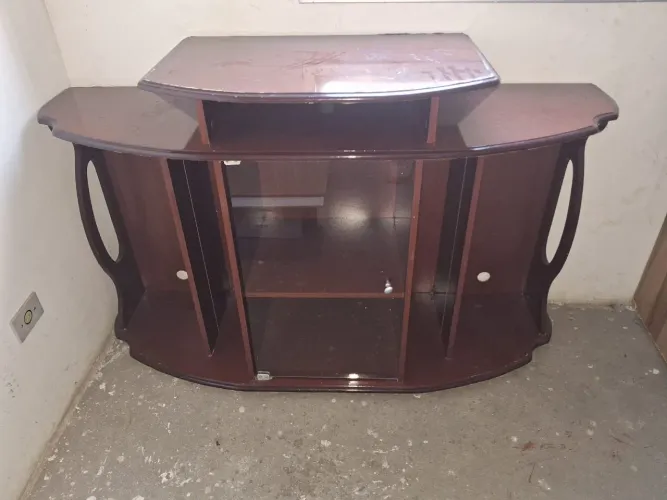 Móvel para TV em Madeira - Design Clássico