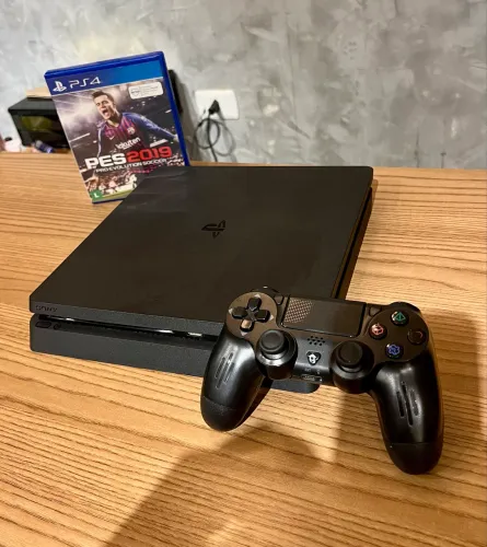 PlayStation 4 500GB + Controle + PES 2019 Potência e Diversão em um Só Console