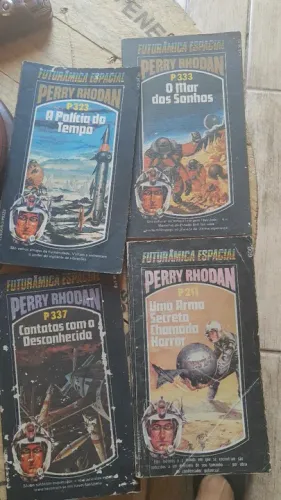 Coleção 24 livros edição especial futuramica espacial 1983///