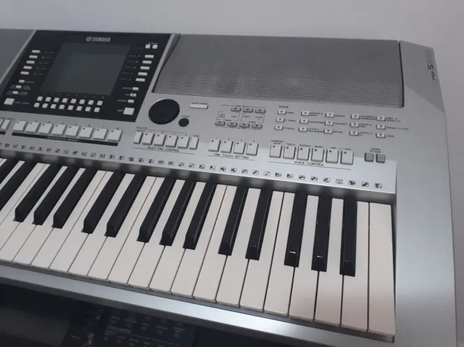 Teclado Yamaha S910