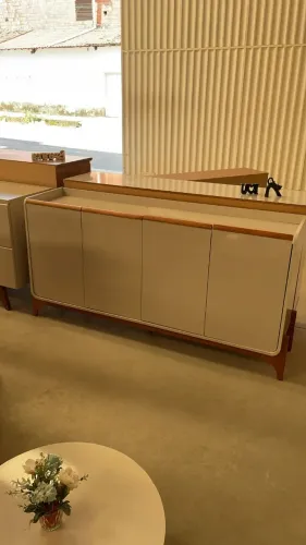 "Charme e Sofisticação para Sua Sala: Buffet Balcão Lion Lukaliam 166cm Off White/Freijó"