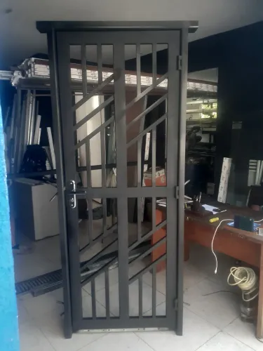 fabricação de portão em ferro e alumínio 
