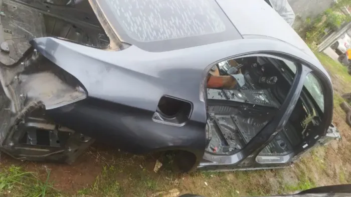 Caixa de ar com coluna T lado direito BMW 320i 2014 (nosso corte padrão)