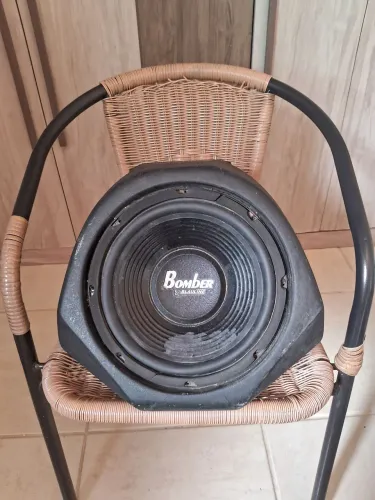 Sub automotivo BOMBER (OPORTUNIDADE)